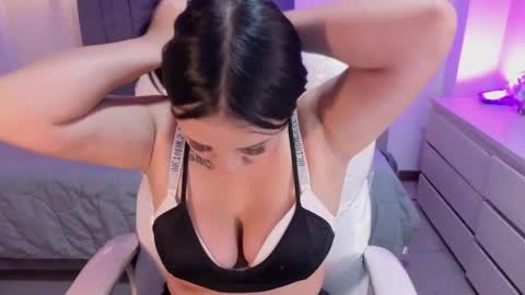  L A R A   online show from April 23, 8:00 pm