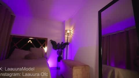 Snapshot of laauura_1 chatting on September 21, 1:37 am Only Fans laauura online show from September 21, 1:37 am