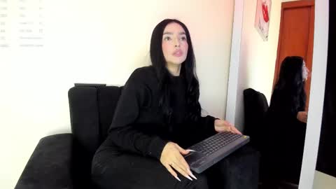 Snapshot of lace_victoria chatting on February 20, 1:25 am lace_victoria online show from February 20, 1:25 am