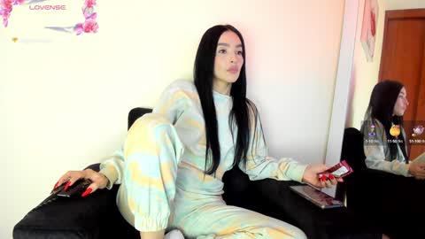 Snapshot of lace_victoria chatting on January 10, 12:27 am lace_victoria online show from January 10, 12:27 am