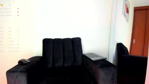 Snapshot of lace_victoria chatting on December 16, 10:45 pm lace_victoria online show from December 16, 10:45 pm