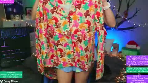 Lacey Bloom online show from December 17, 2:06 am