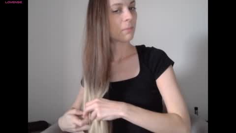 Snapshot of lacie_richards chatting on December 19, 8:13 pm Lacie online show from December 19, 8:13 pm