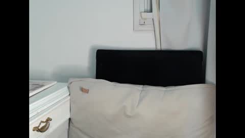 Snapshot of lady____a chatting on January 4, 5:37 am lady____a online show from January 4, 5:37 am