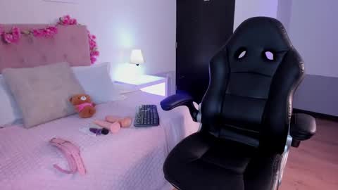Snapshot of lady_noize chatting on January 2, 7:18 pm Lady online show from January 2, 7:18 pm