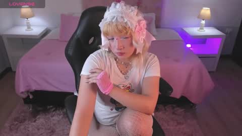 Snapshot of lady_noize chatting on February 17, 7:23 pm Lady online show from February 17, 7:23 pm
