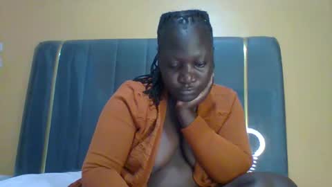 lindah32 online show from April 7, 9:50 pm