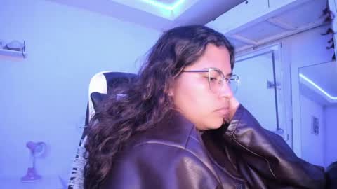  Lady  online show from June 5, 6:52 am