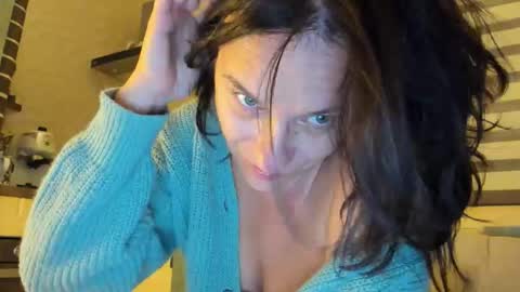 Snapshot of ladygilda chatting on October 19, 6:43 pm LADYGILDA online show from October 19, 6:43 pm