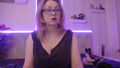 Snapshot of ladyjeen chatting on February 18, 7:54 am Lady Jeen Back on Sunday 8th of December online show from February 18, 7:54 am