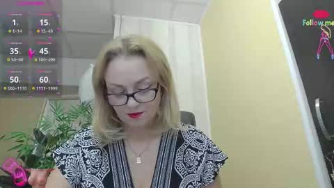 Snapshot of ladyjeen chatting on September 19, 3:11 pm Lady Jeen Back on Sunday 8th of December online show from September 19, 3:11 pm