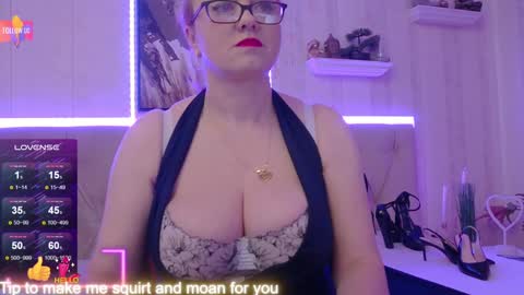Snapshot of ladyjeen chatting on January 13, 6:27 am Lady Jeen Back on Sunday 8th of December online show from January 13, 6:27 am