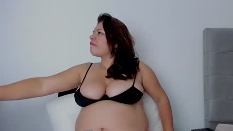 Snapshot of ladysexy_hot19 chatting on January 14, 9:02 am Ladysexy hot19 online show from January 14, 9:02 am