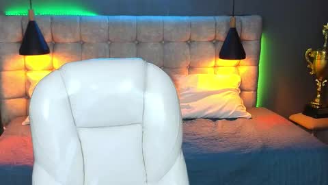 Snapshot of laia_and_aloby chatting on January 31, 7:29 pm online show from January 31, 7:29 pm