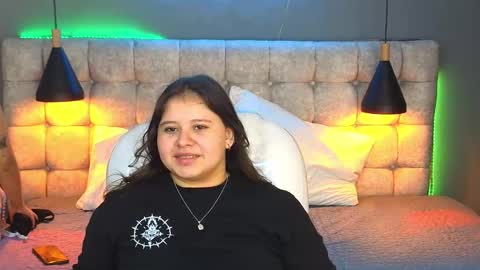 Snapshot of laia_and_aloby chatting on January 28, 7:32 pm online show from January 28, 7:32 pm