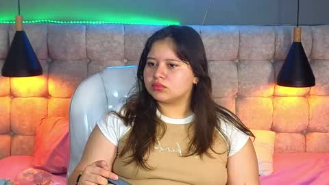 Snapshot of laia_and_aloby chatting on January 11, 3:20 pm online show from January 11, 3:20 pm