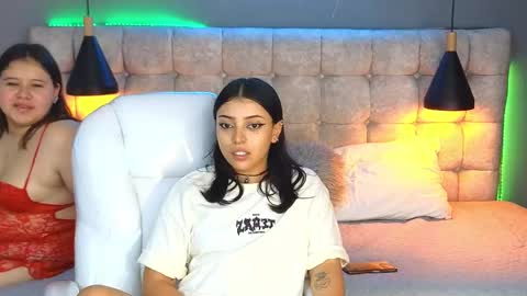 Snapshot of laia_and_aloby chatting on January 27, 7:24 pm online show from January 27, 7:24 pm