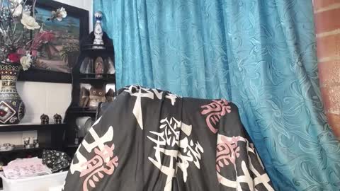 laia_hadid online show from November 20, 11:11 am