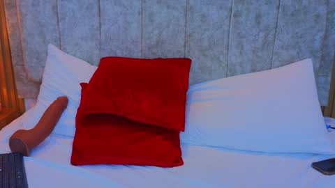 laiamilf online show from October 29, 4:17 am