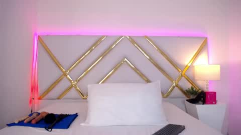 Laila Stilwills online show from April 25, 9:23 am