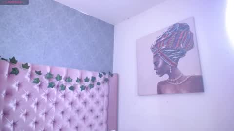 Laila Stilwills online show from December 18, 8:57 pm