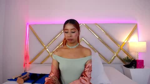 Laila Stilwills online show from April 25, 1:41 pm