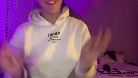 Lainey online show from January 16, 4:19 am