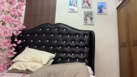 kristine online show from July 28, 7:04 pm