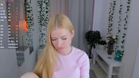 Laly online show from November 23, 6:42 pm