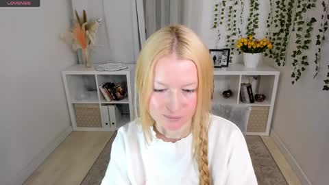 Laly online show from April 23, 11:39 am