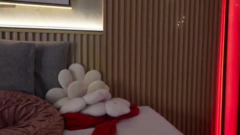 lana_lann online show from June 8, 4:24 am