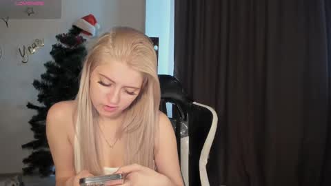 Snapshot of lana_younes chatting on February 13, 9:51 am Lana online show from February 13, 9:51 am