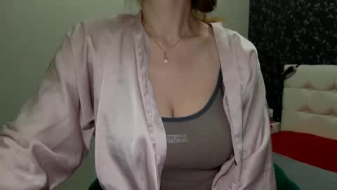 Snapshot of langoria chatting on March 1, 4:22 pm langoria online show from March 1, 4:22 pm