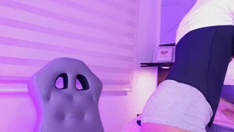 lanna_as online show from June 6, 7:03 am