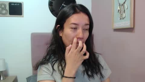 Snapshot of lanna_mills chatting on March 10, 1:10 pm Lanna online show from March 10, 1:10 pm