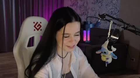 Monica online show from May 6, 7:23 am