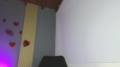 la paisita  online show from February 13, 7:03 am