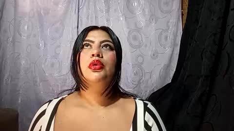 lapeligrosa_ online show from March 31, 5:24 pm