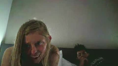 laquail online show from April 19, 10:37 am