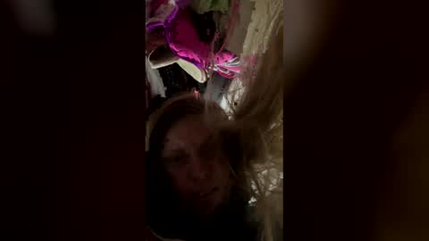 laquail online show from April 25, 1:41 pm