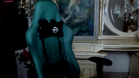 lara_benson_ online show from November 25, 10:50 am