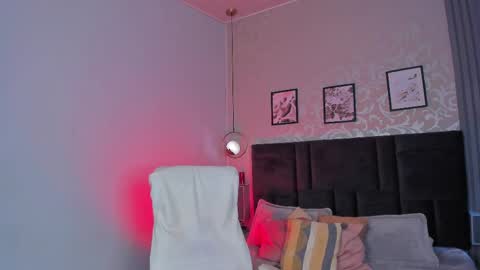 Lara online show from February 10, 9:58 pm