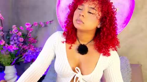 lara_curly online show from June 19, 10:19 am