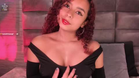 Snapshot of lara_jones_ chatting on February 23, 3:29 am Lara online show from February 23, 3:29 am