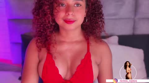 Snapshot of lara_jones_ chatting on January 23, 3:37 am Lara online show from January 23, 3:37 am