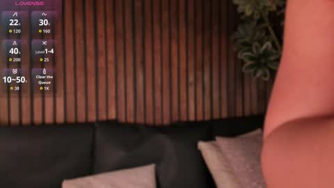 Snapshot of lara_jones_ chatting on September 19, 9:58 pm Lara online show from September 19, 9:58 pm