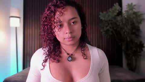 Snapshot of lara_jones_ chatting on October 18, 7:59 pm Lara online show from October 18, 7:59 pm