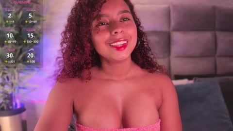 Snapshot of lara_jones_ chatting on January 28, 3:47 am Lara online show from January 28, 3:47 am