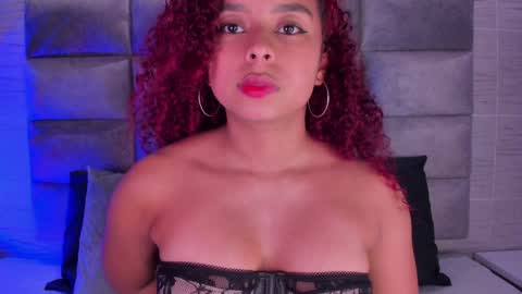 Snapshot of lara_jones_ chatting on January 31, 3:41 am Lara online show from January 31, 3:41 am