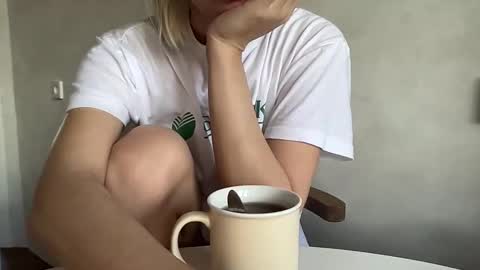 Lara Neon online show from October 2, 9:03 am